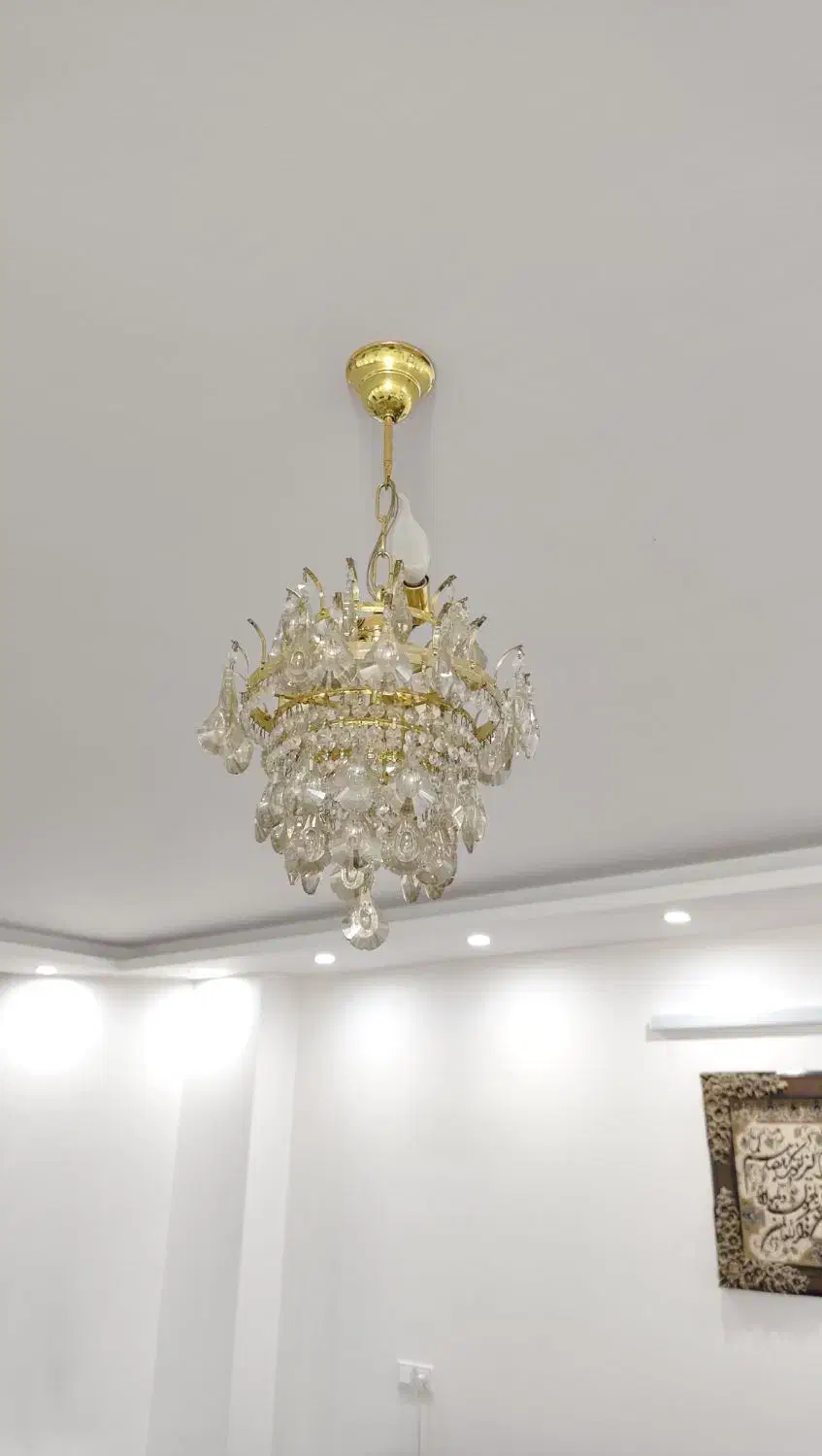 یک جفت لوستر کریستال|لوستر و چراغ آویز|اصفهان, بهارستان|دیوار