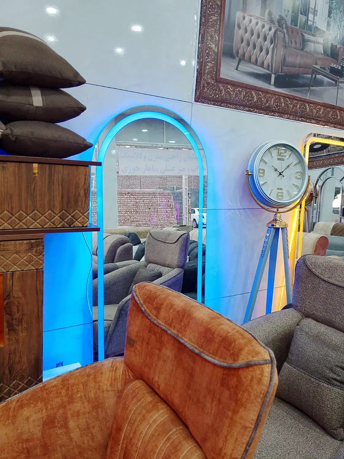 آی ی ن ه ب که لا ی ت|آینه|تربت جام, والفجر|دیوار