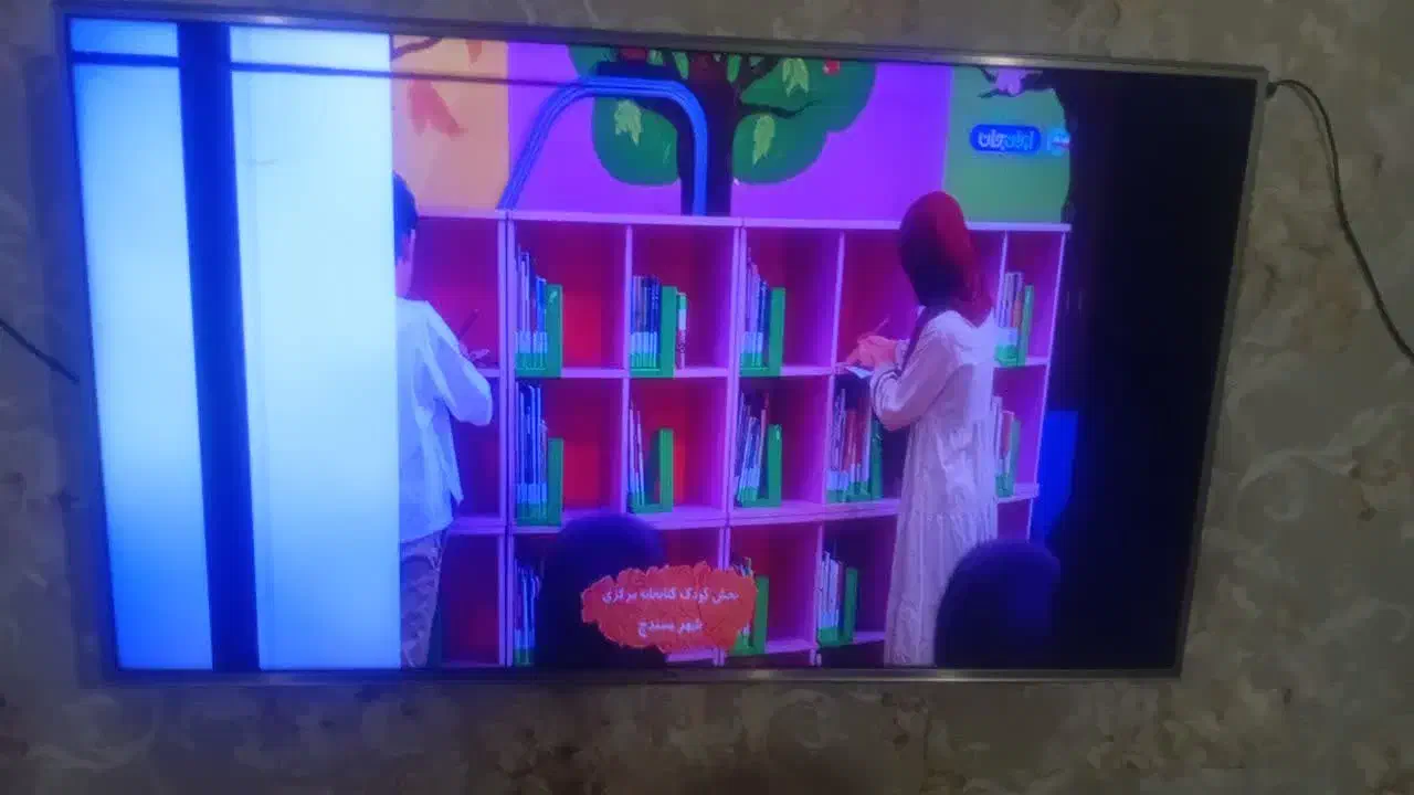 تلویزیون ۴۹ ۱ینچ ضربه‌ خورده|تلویزیون و پروژکتور|خرم‌آباد, |دیوار