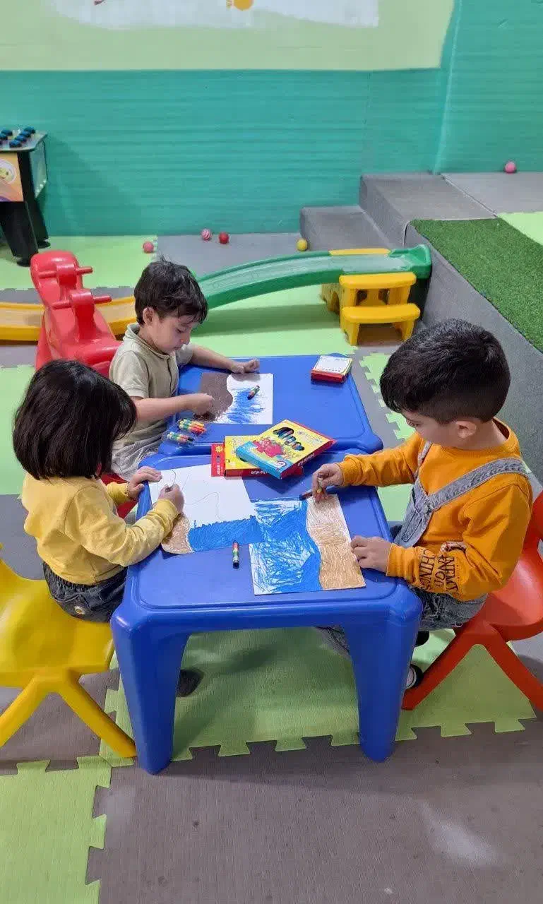 خانه بازی درنا|اسباب‌‌بازی|کاشان, گبرها|دیوار