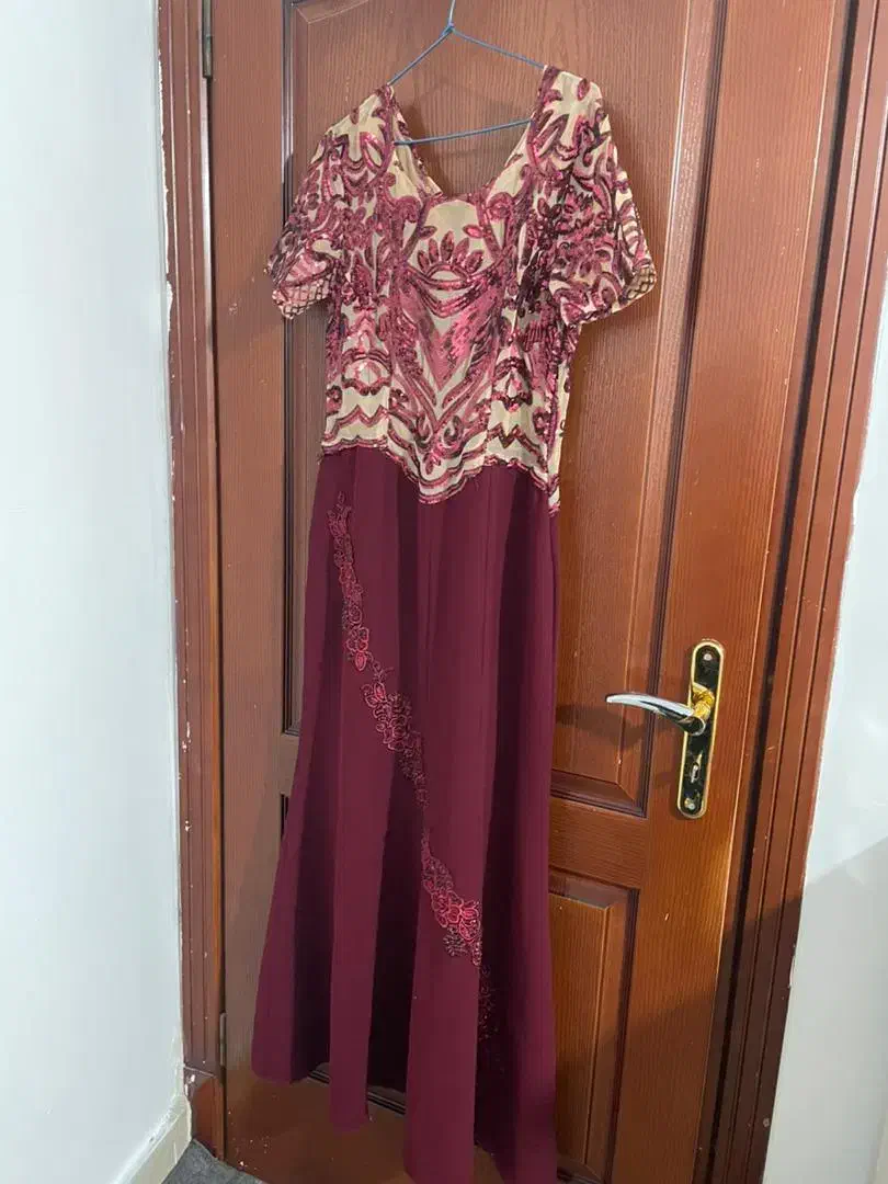 دون بلند رنگ شرابی نو هست|لباس|خوی, |دیوار