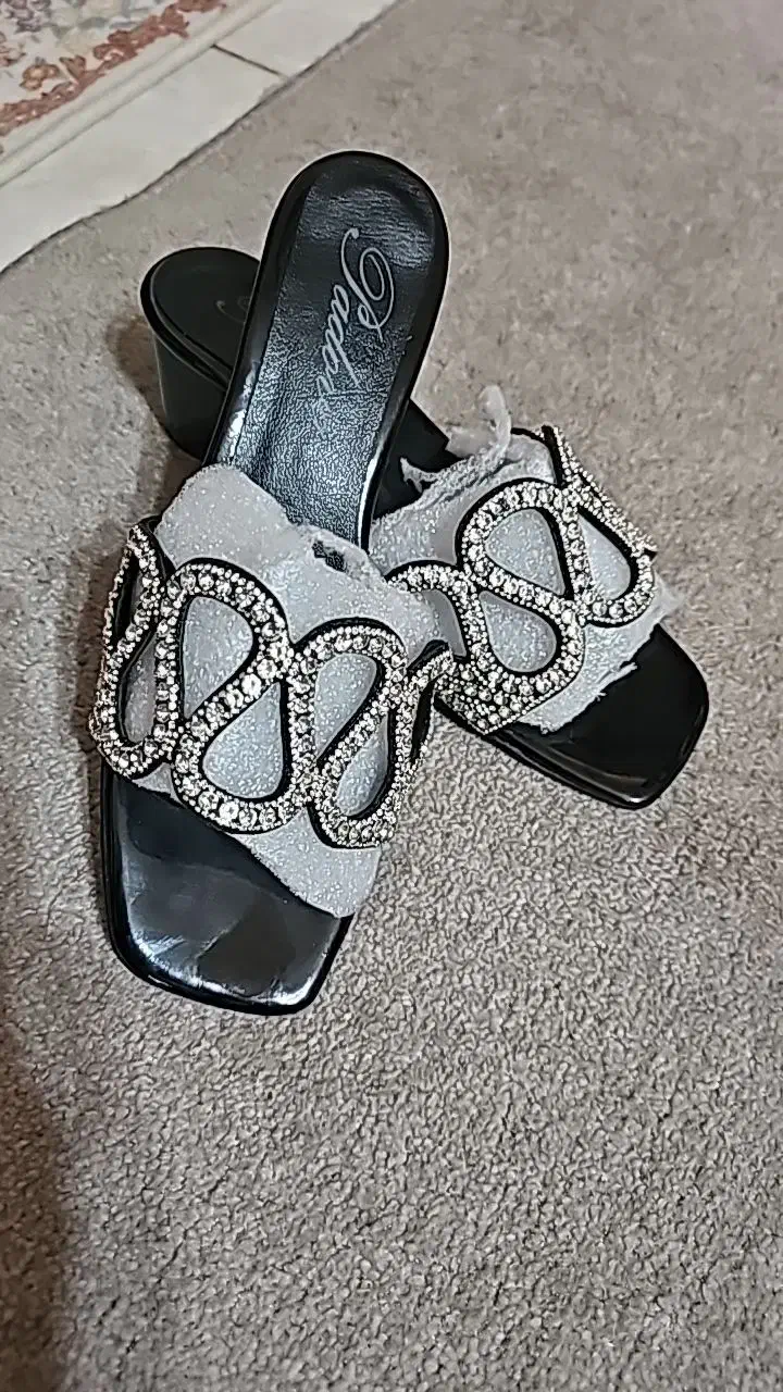 دو عدد صندل و کفش مجلسی|کیف، کفش، کمربند|بهار, |دیوار