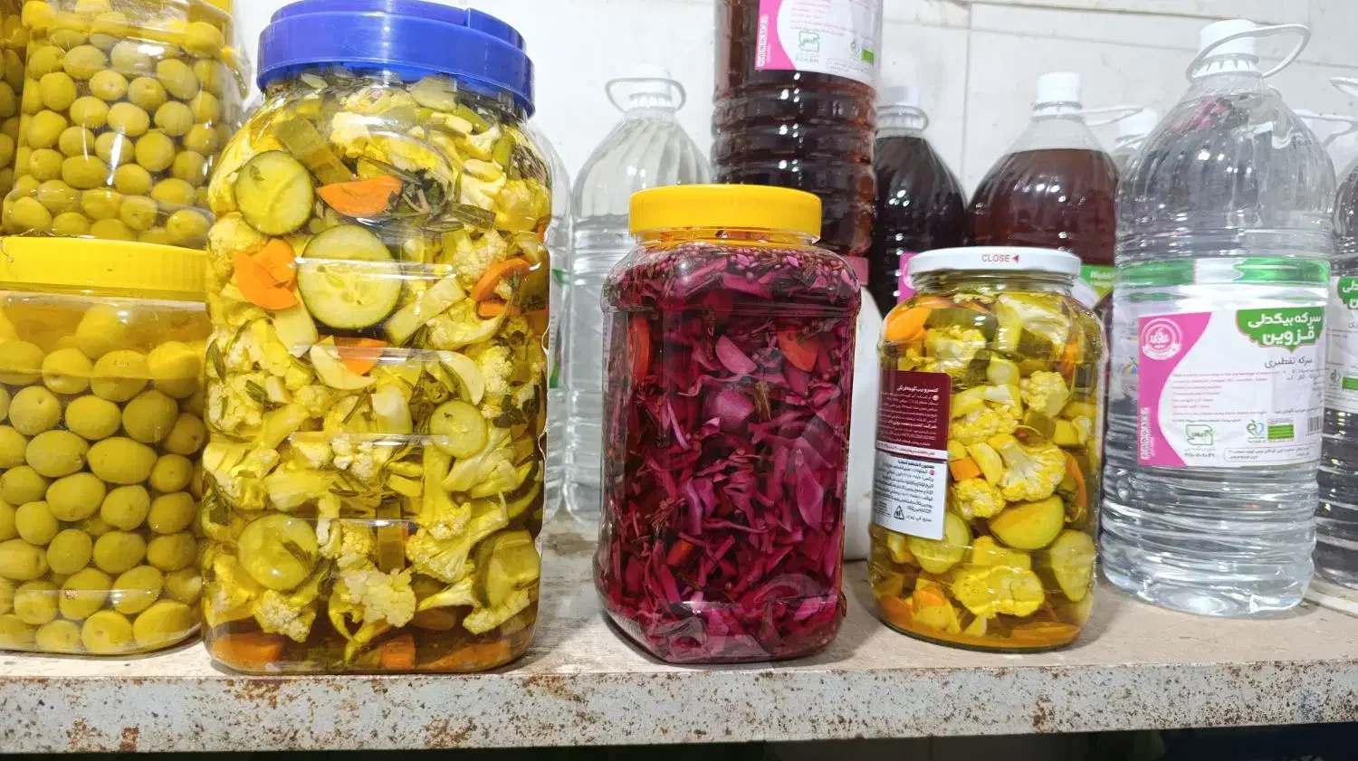 زیتون و خیارشور و آبغوره و سیر ترشی و انواع ترشی|خوردنی و آشامیدنی|تاکستان, |دیوار