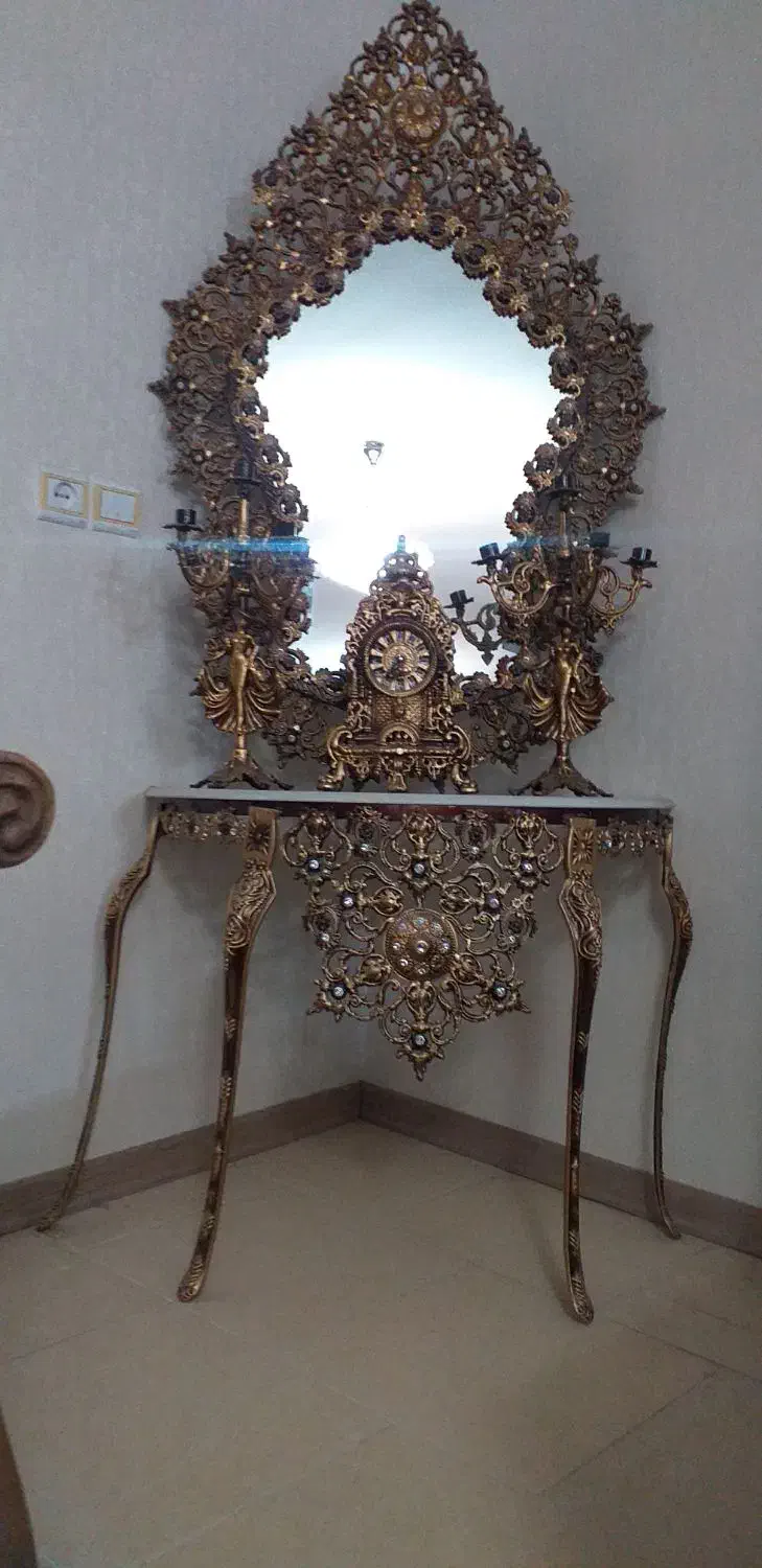 اینه و کنسول|بوفه، ویترین، کنسول|اصفهان, بهارستان|دیوار