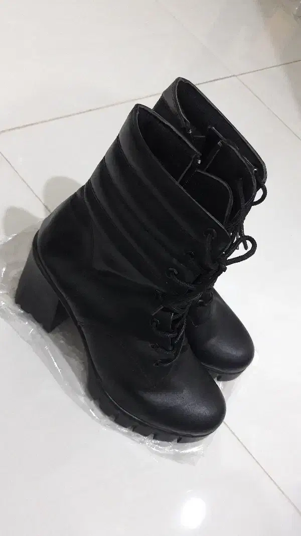 نیم بوت زنانه پاشنه ۸ سانت|کیف، کفش، کمربند|اهواز, امانیه|دیوار