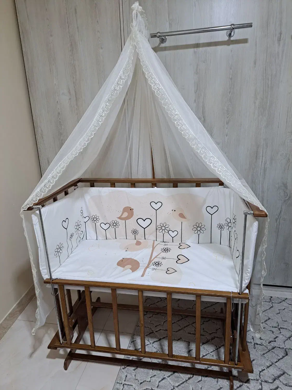 تخت کنار مادر|تخت و صندلی بچه|رشت, معلم|دیوار