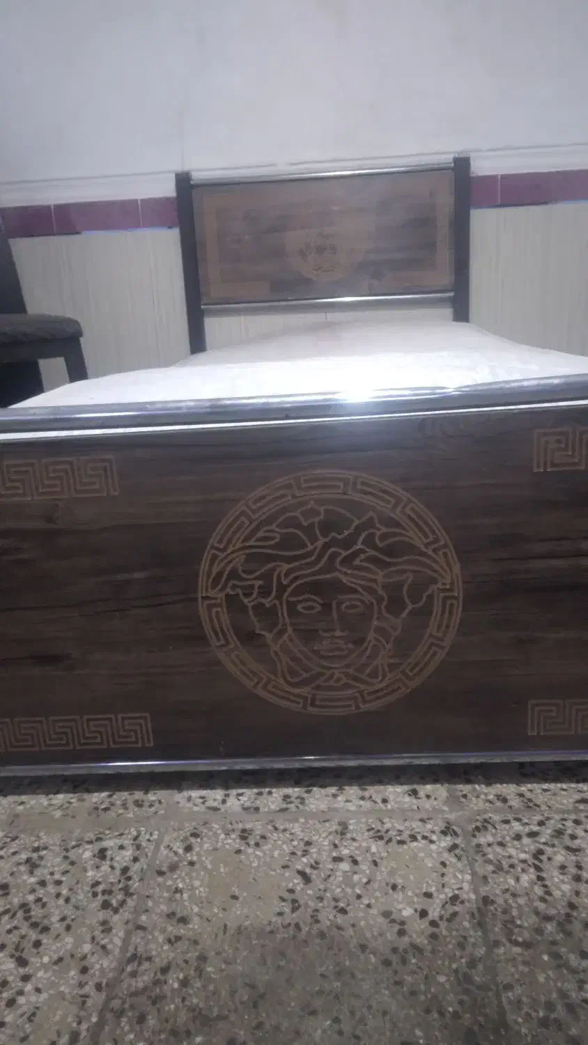 تخت خواب یک نفره با تشک رویال در حد نو قیمت توافقی|تخت و سرویس خواب|کوهدشت, |دیوار
