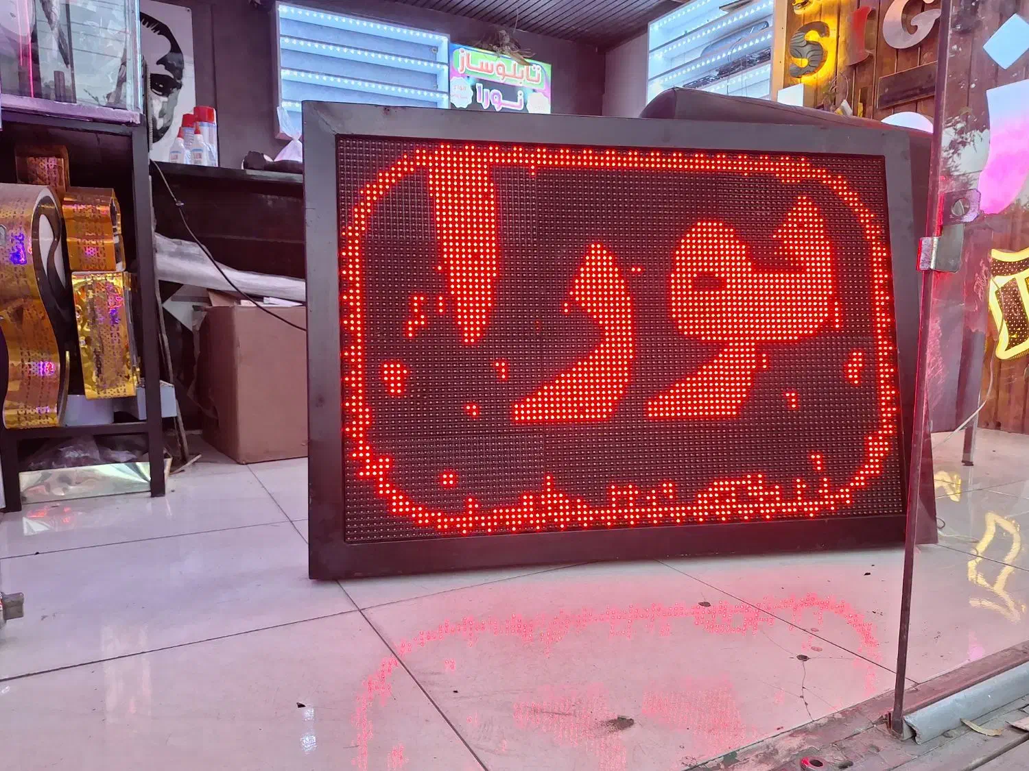 تابلو روان در حد۷۴×۱۰۶|ریسه و چراغ تزئینی|قم, سالاریه|دیوار