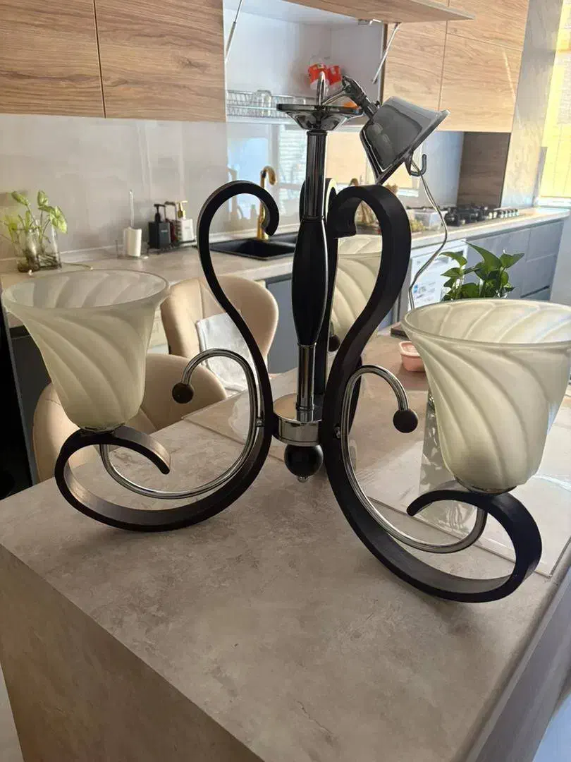 لوستر بسیار تمیز و نو|لوستر و چراغ آویز|اصفهان, جلفا|دیوار