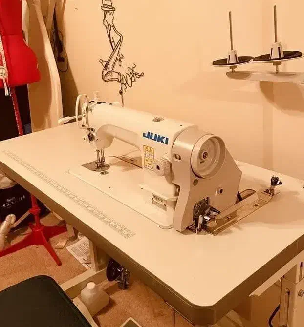 نیازمند یک خیاط خانم ماهر، متعهد و منضبط|استخدام صنعتی، فنی، مهندسی|یزد, |دیوار