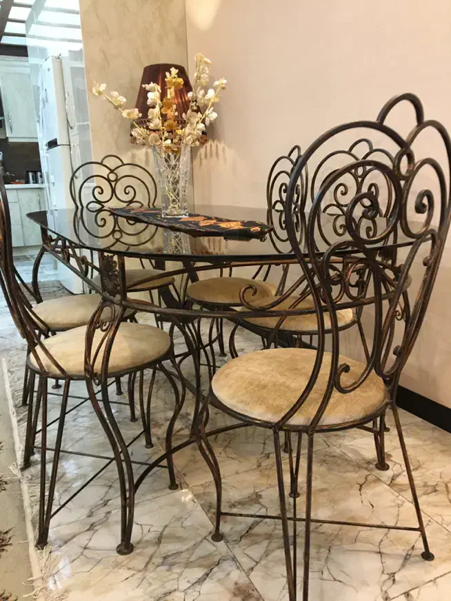 میز ناهارخوری۶ نفره فرفورژه پتینه با روکش مخمل|میز و صندلی غذاخوری|کاشان, زیارتی|دیوار