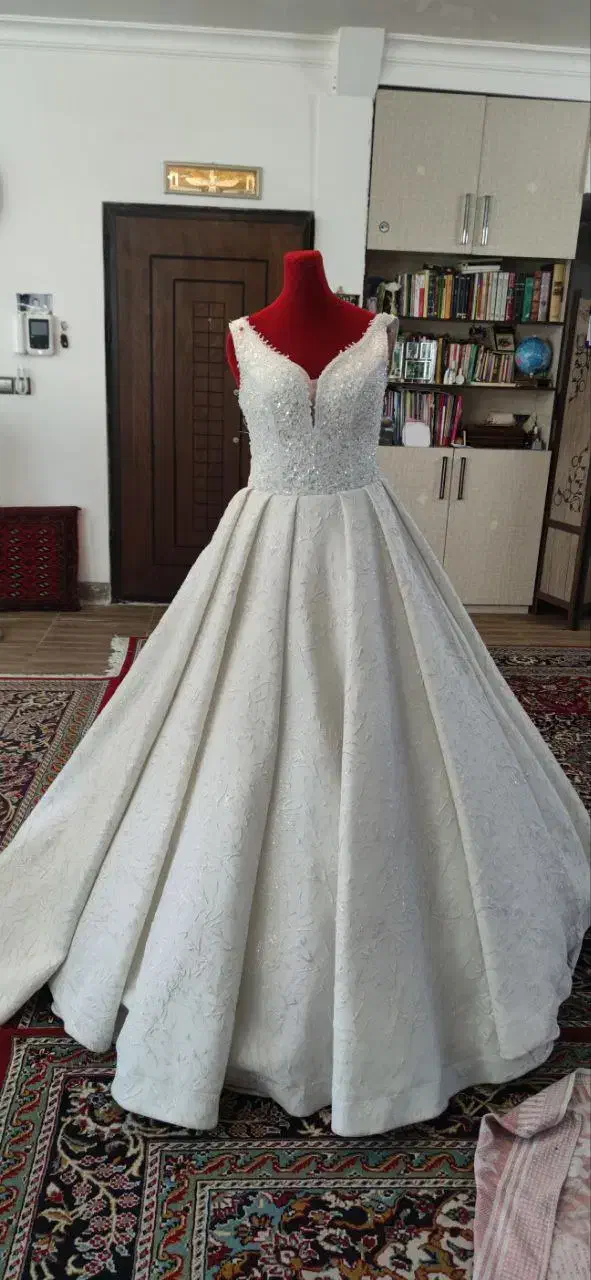 لباس عروس|لباس|گلبهار, شهر جدید گلبهار|دیوار