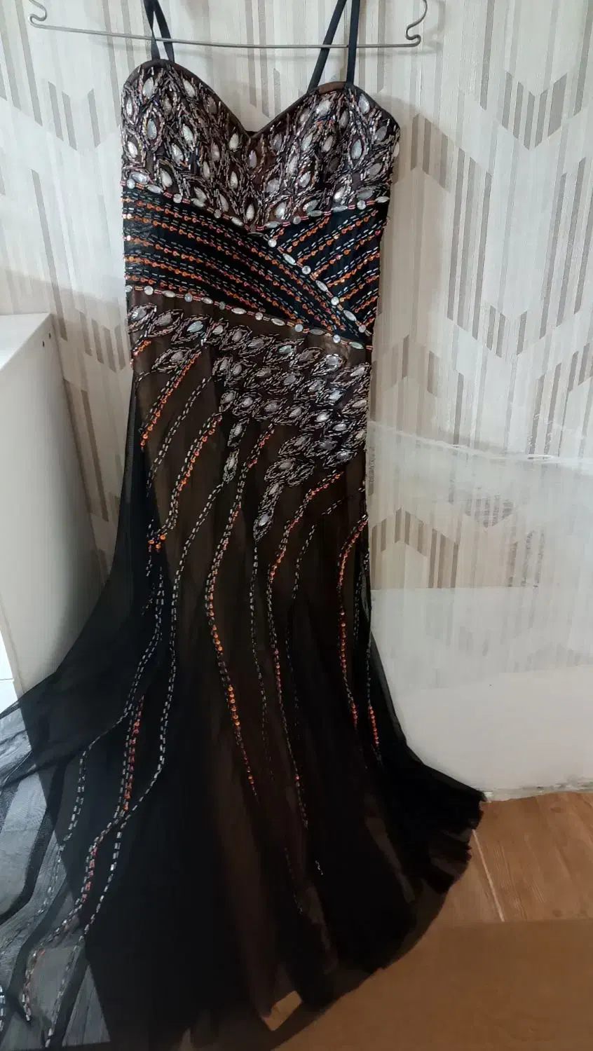 لباس مجلسی|لباس|کرباسک, |دیوار