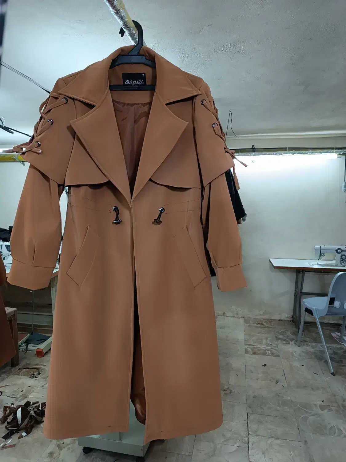 پالتو بارانی|لباس|بهار, |دیوار