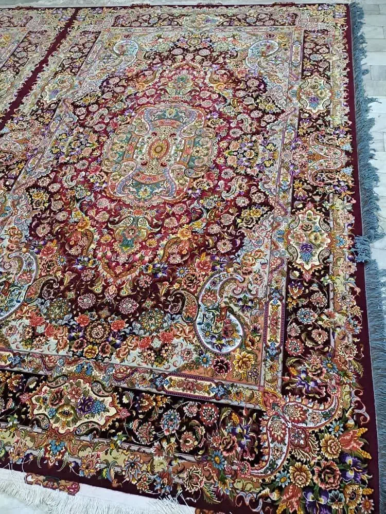 فرش ابریشم جفت 6 متری شرابی سالاری اعلا فروش فوری|فرش|تبریز, |دیوار