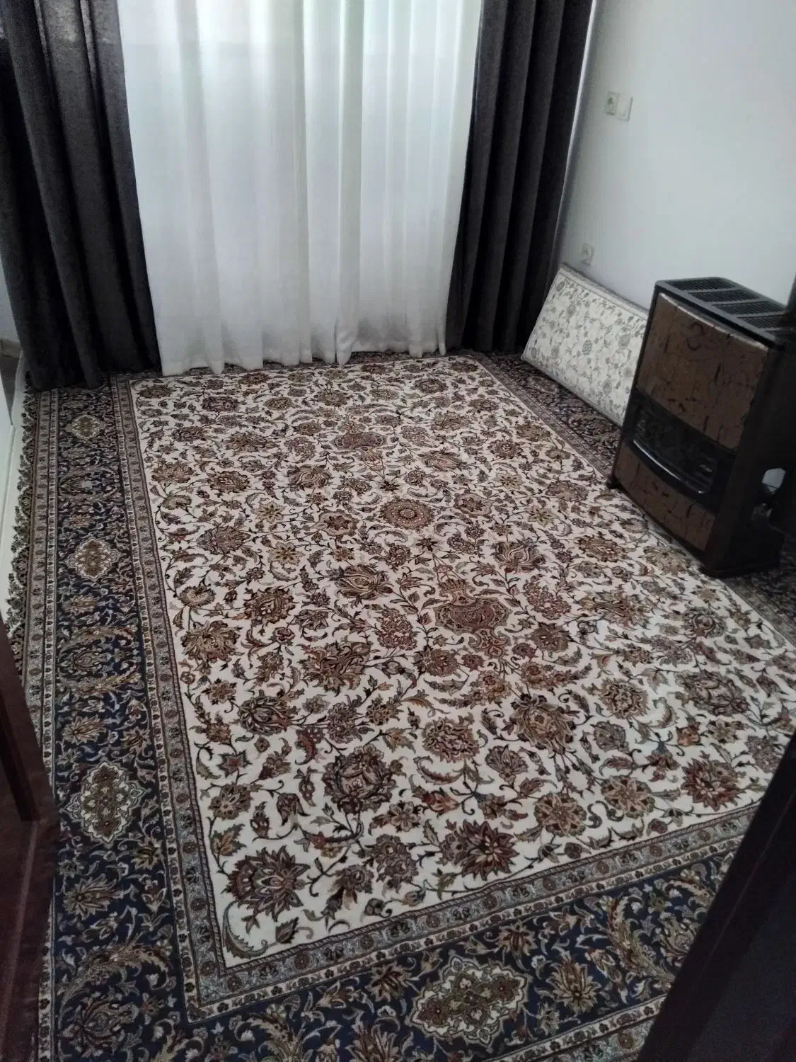 فرش ۹ متری بهمراه پشتی|فرش|مشهد, کوثر|دیوار