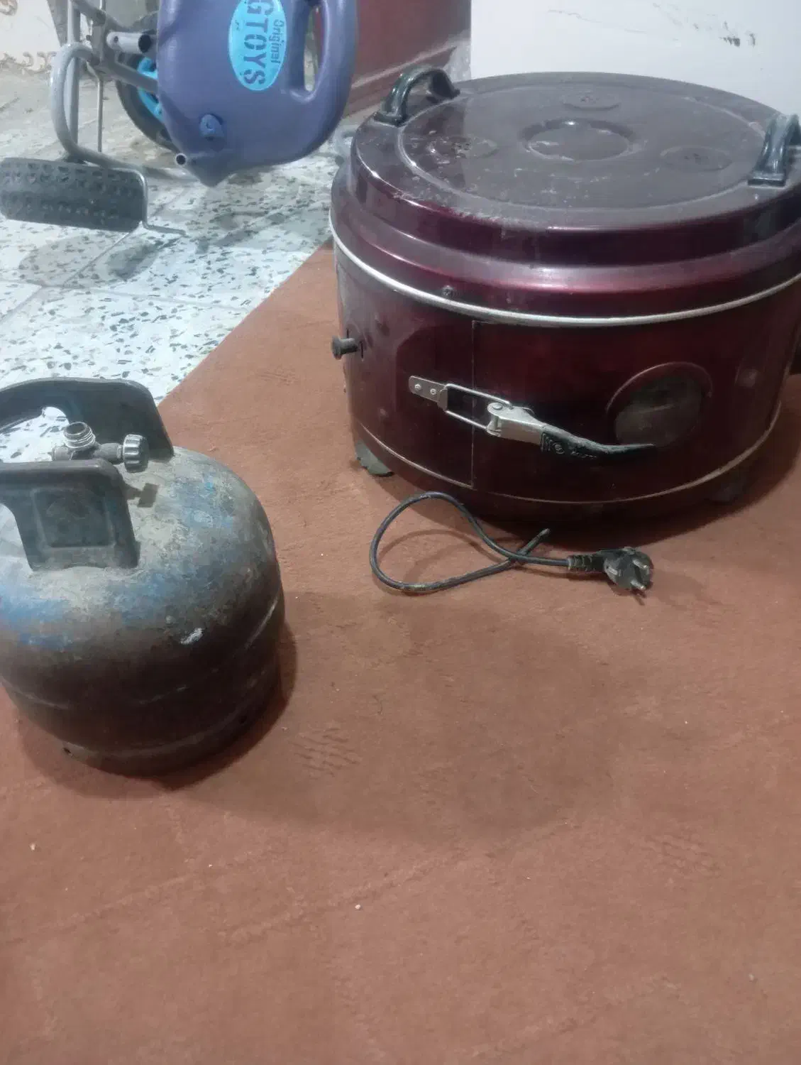 یک عدد پکنیک و یه دیگ برقی|اجاق گاز و لوازم برقی پخت‌وپز|زاهدان, |دیوار