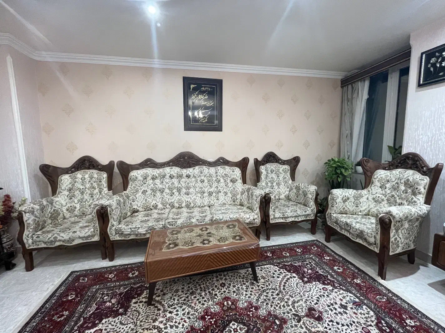 مبل سلطنتی چوبی ۹ نفره با ۳ میز و روکش پارچه ای|مبلمان خانگی و میز عسلی|تبریز, |دیوار