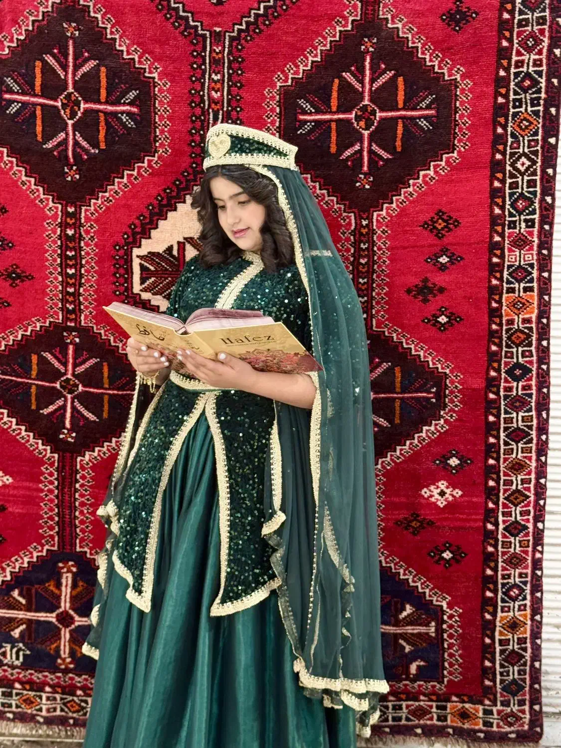 لباس یلدایی|لباس|شیراز, لب آب|دیوار