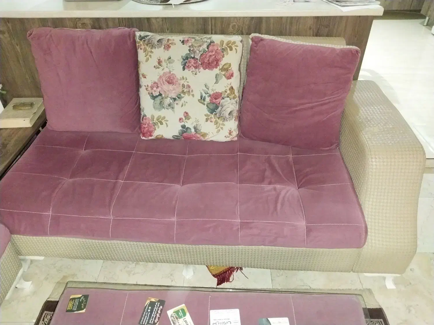 مبل راحتی و مبل کلاسیک همراه میز و عسلی|مبلمان خانگی و میز عسلی|تهران, دهم فروردین|دیوار