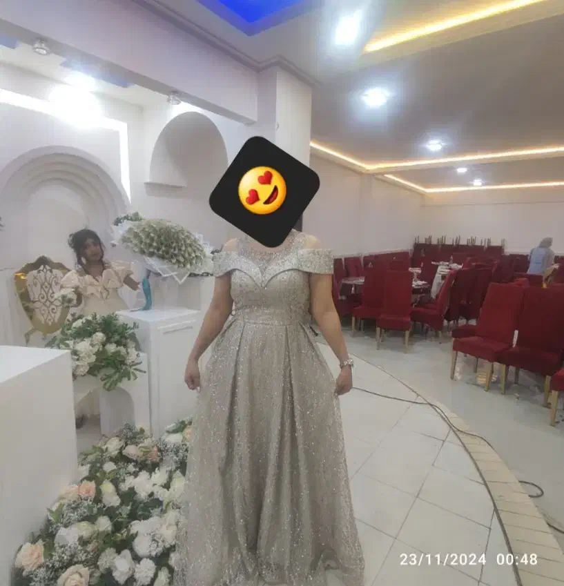 لباس مجلسی|لباس|گیلوان, |دیوار