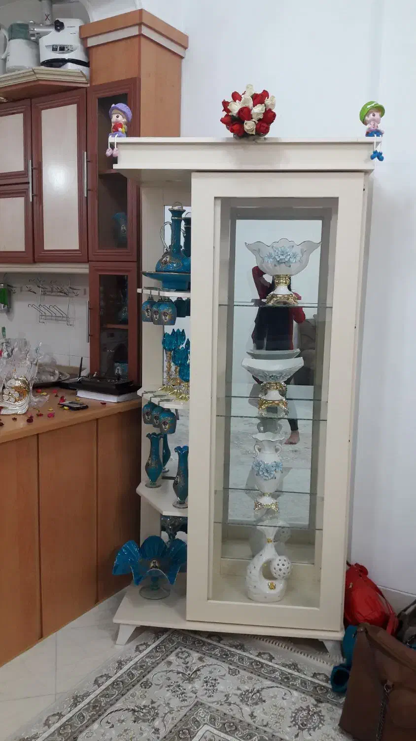 تخت همراه با تشک.میزآرایش.جاکفشی.ویترین|تخت و سرویس خواب|زاینده رود, |دیوار