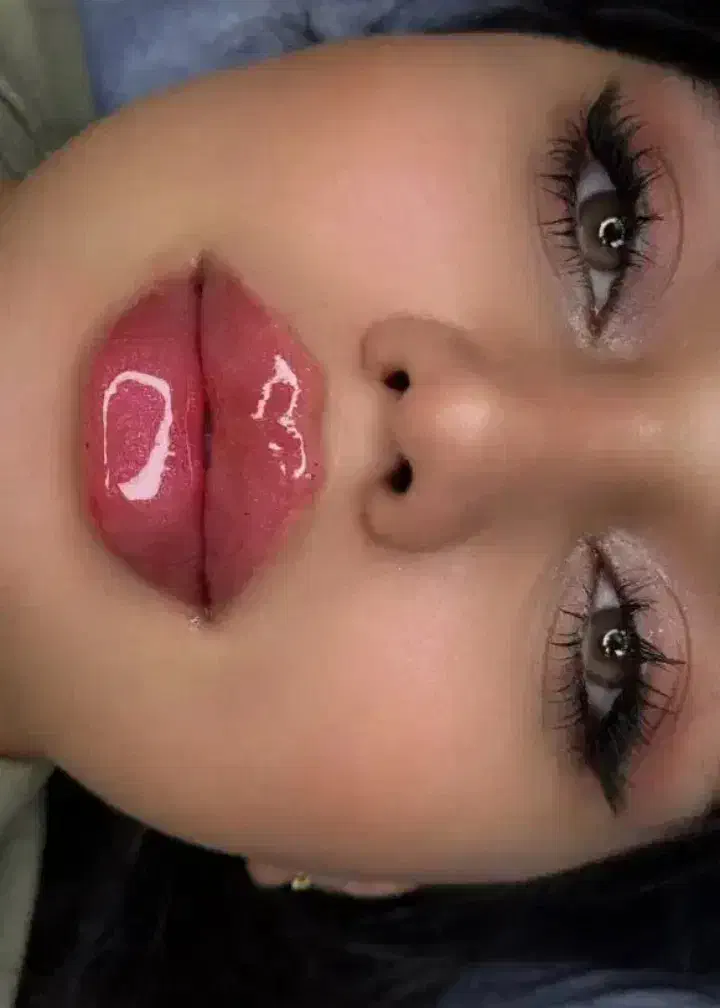 ژل لب|خدمات آرایشگری و زیبایی|شهرضا, |دیوار