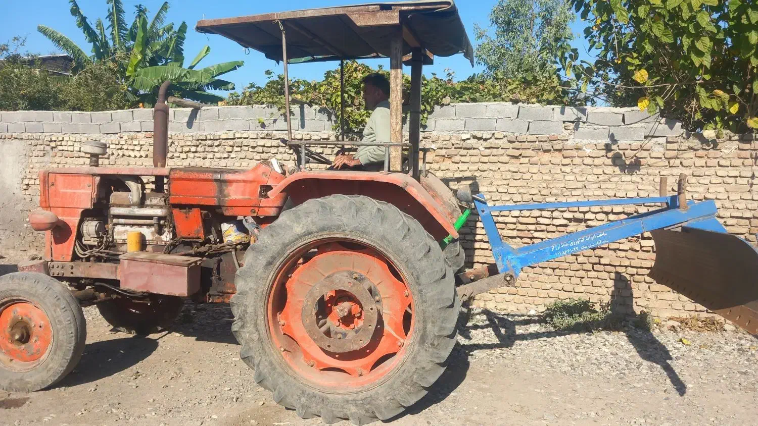 تراکتور رومانی با ادوات|خودرو سنگین|مزرعه کتول, |دیوار