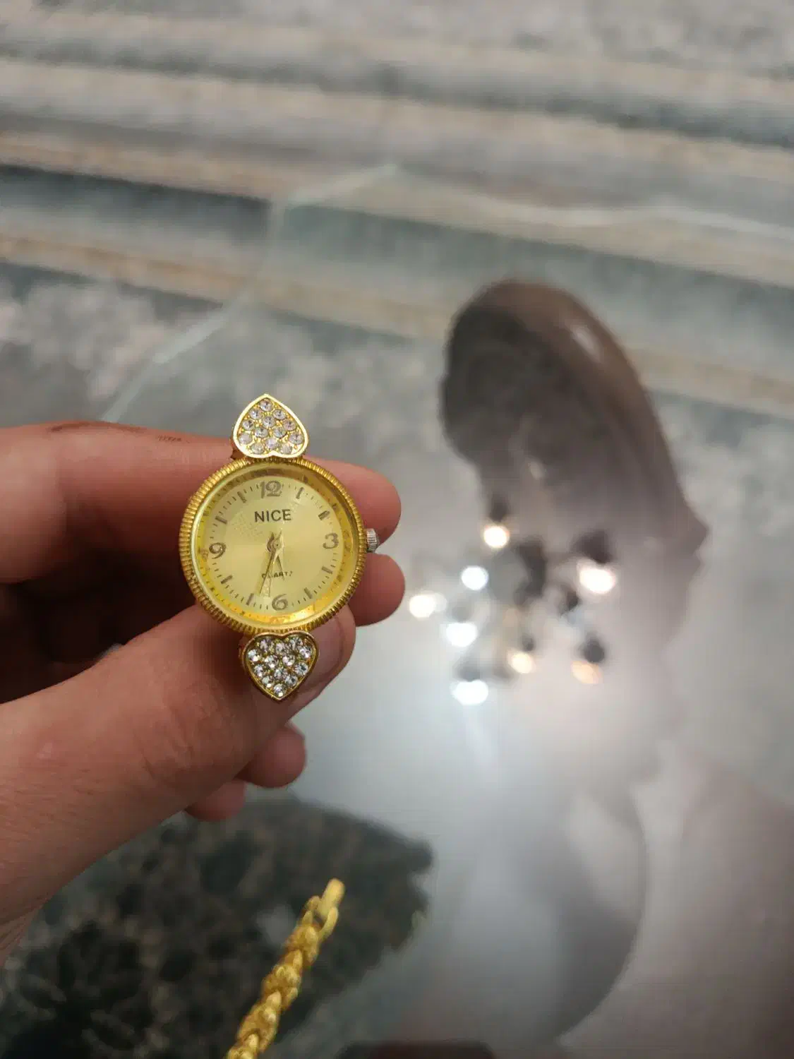 ست ساعت و دستبند|ساعت|رباط‌کریم, رباط‌کریم|دیوار