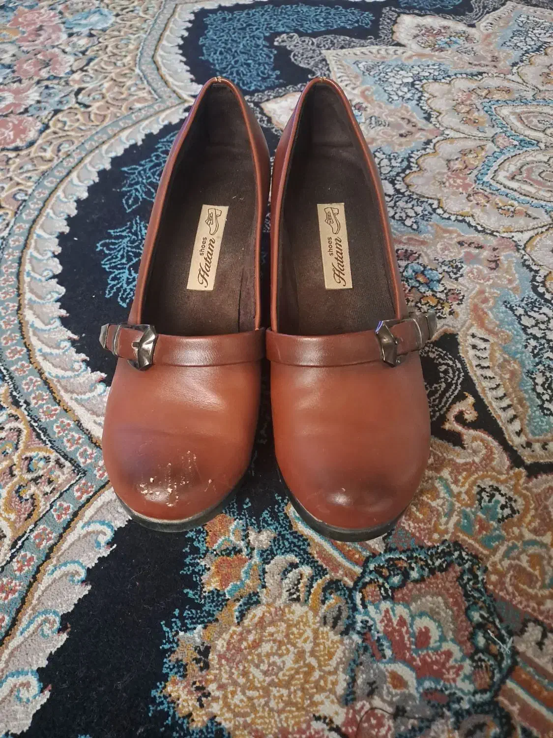 کفش|کیف، کفش، کمربند|پیشوا, |دیوار