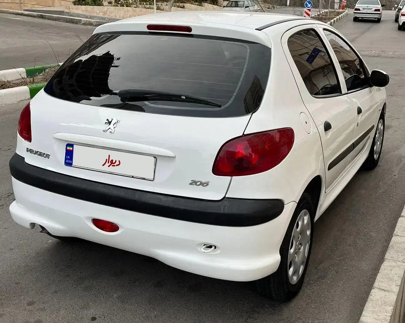پژو ۲۰۶مدل ۱۴۰۰سفید|خودرو سواری و وانت|مشهد, سرافرازان|دیوار