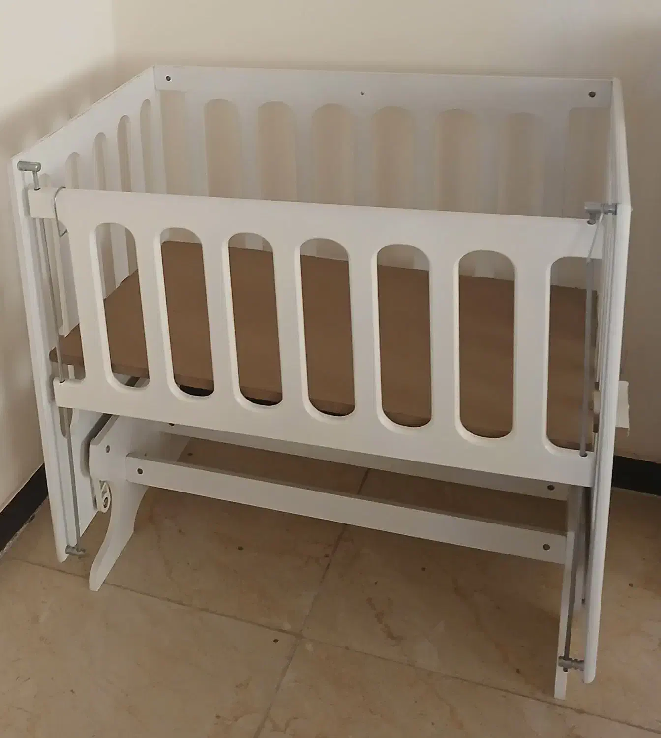 تخت وگهواره|تخت و صندلی بچه|کنگاور, |دیوار