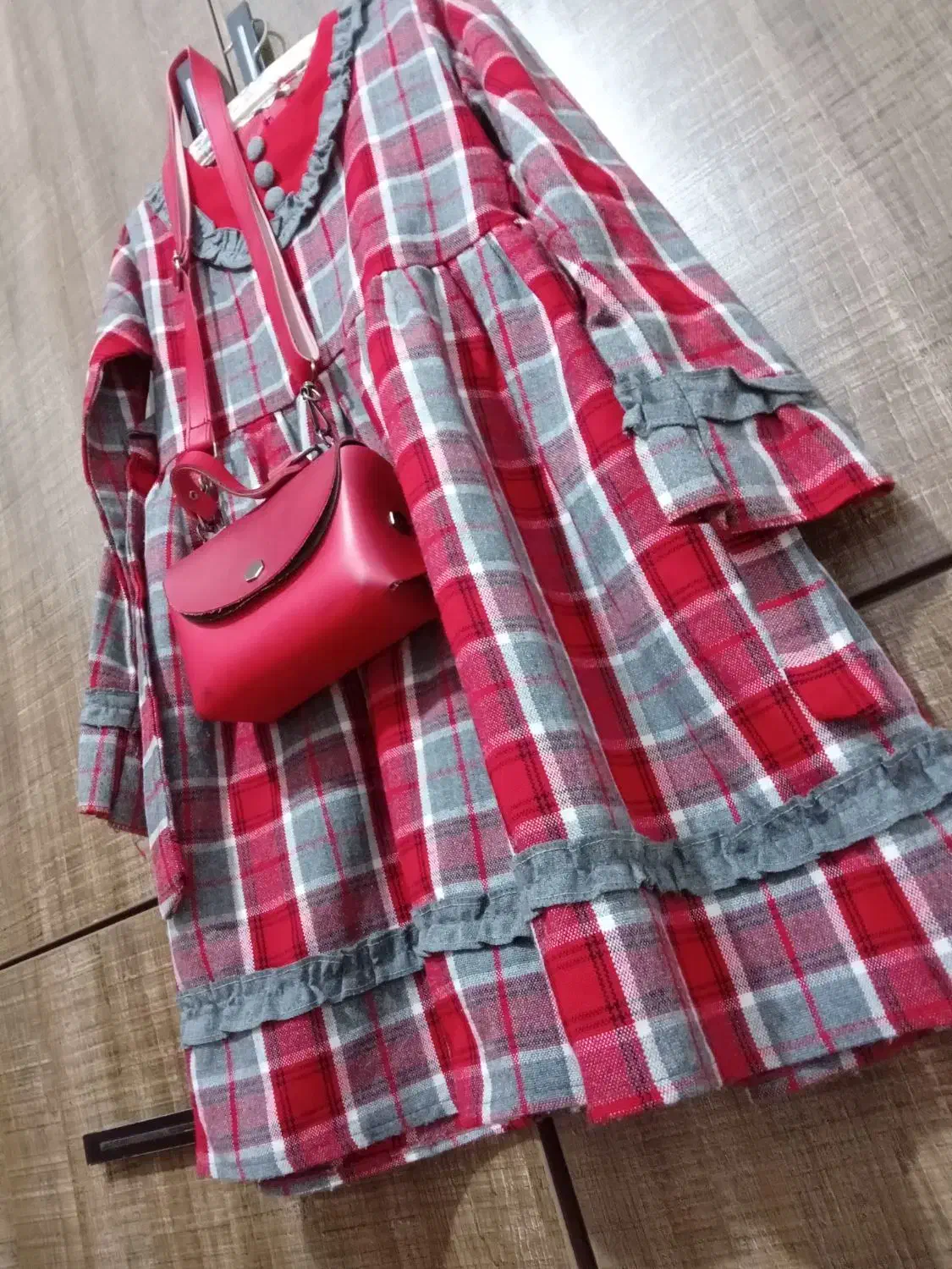 لباس یلدا|لباس|قروه, |دیوار