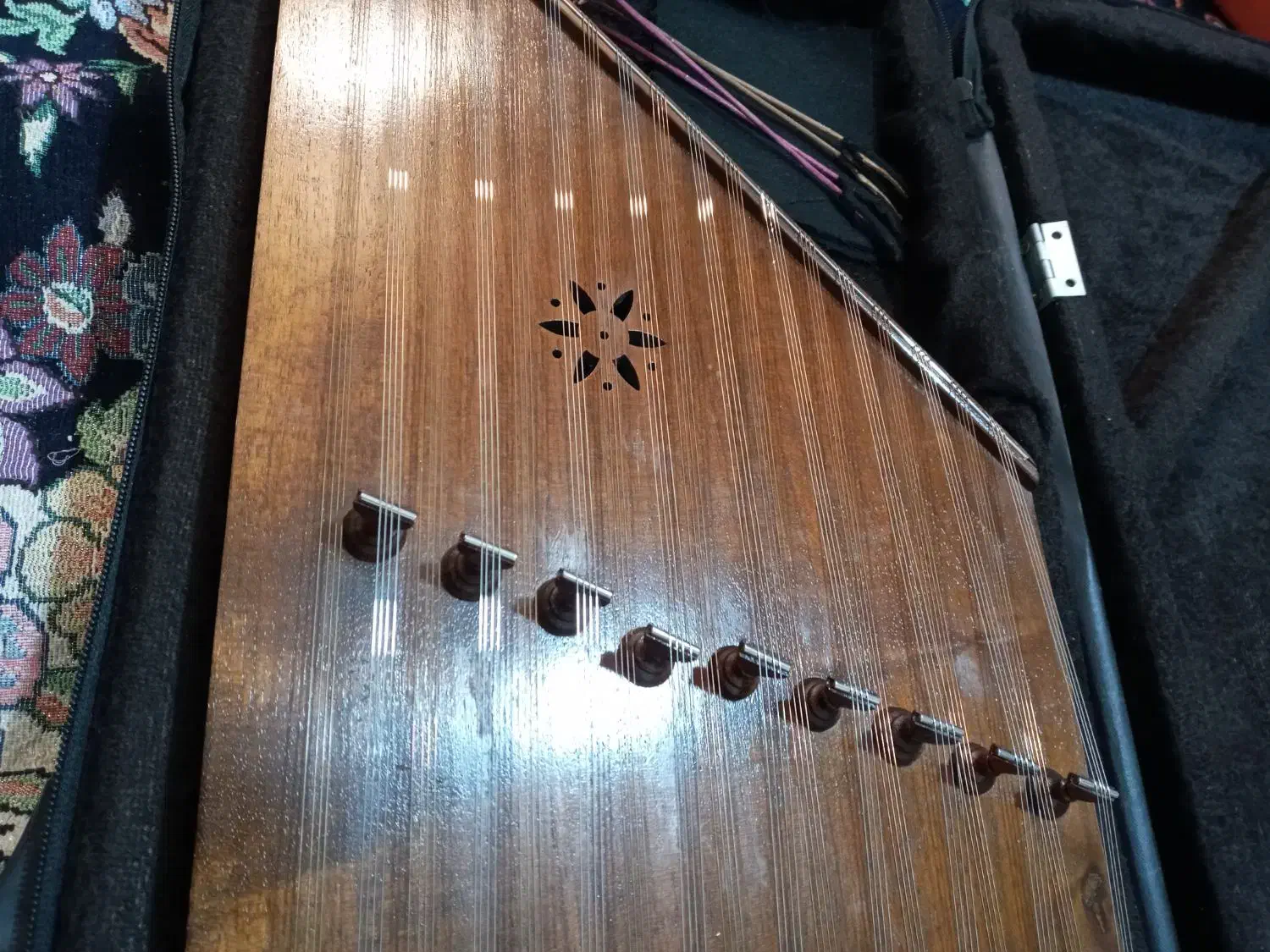 سنتور مهر سورنا|سازهای سنتی|همدان, |دیوار