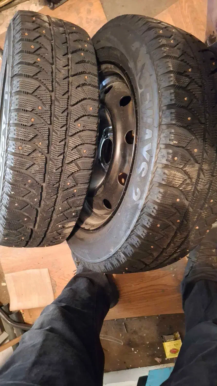 لاستیک یخ شکن lassa.میخ دار|قطعات یدکی و لوازم جانبی|تهران, سوهانک|دیوار