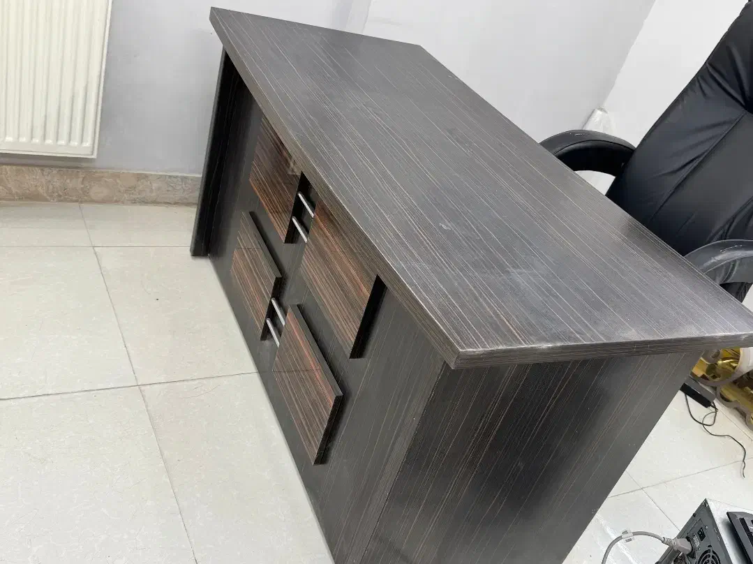 کتابخانه و میز تمیز و سالم|کتابخانه، شلف، قفسه‌های دیواری|زاهدان, |دیوار