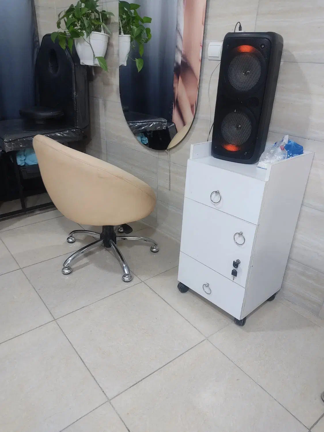 لوازم ارایشگاه زنانه حراج|آرایشگاه و سالن‌های زیبایی|صدرا-فارس, فاز ۱|دیوار