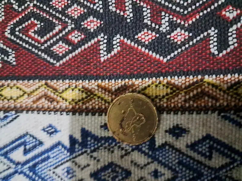 سکه ی مغناطیسی|کلکسیون اشیاء عتیقه|ابریشم, |دیوار