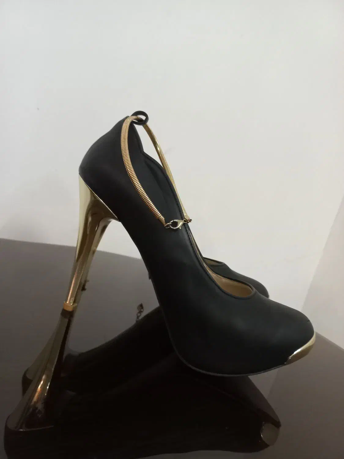 کفش|کیف، کفش، کمربند|مشهد, چهاربرج|دیوار