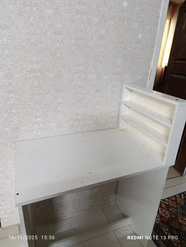 میزکاشت ناخن|آرایشگاه و سالنهای زیبایی|مشهد, زمرد|دیوار