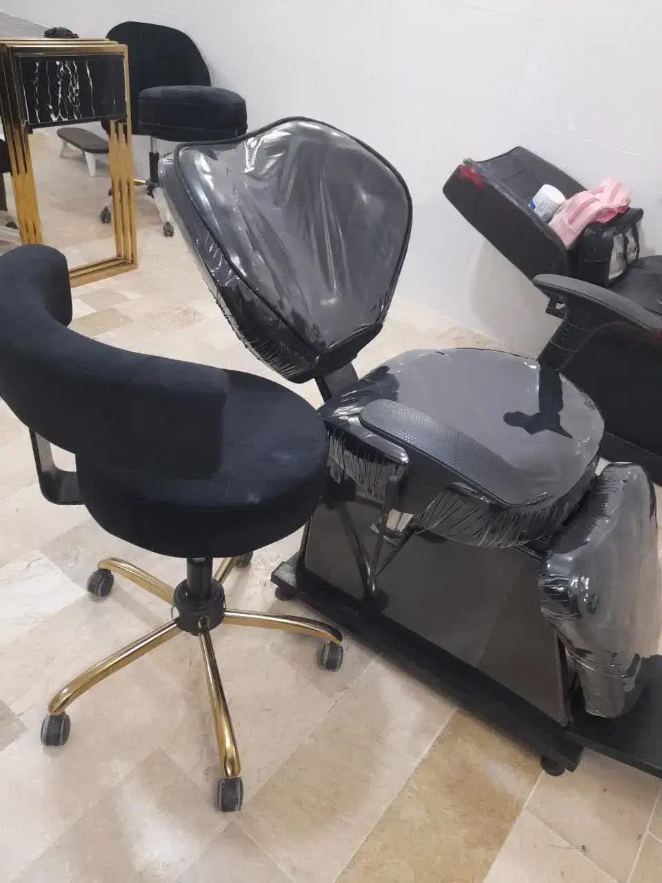 صندلی کپ ۲عدد صندلی اصلاح یک عدد|آرایشگاه و سالنهای زیبایی|قم, نوبهار|دیوار