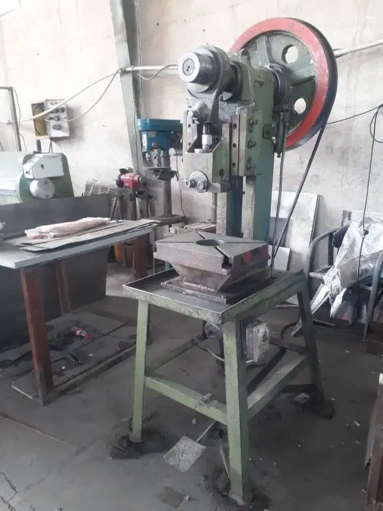 پرس ضربه ای ۱۲تن و خم کن 2متری برقی|ماشین‌آلات صنعتی|پاکدشت, پاکدشت (مامازند)|دیوار