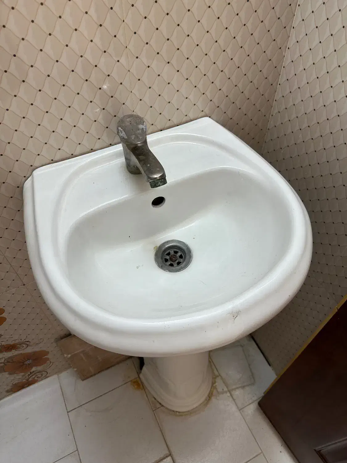 روشویی ایستاده به همراه شیر اهرمی|لوازم سرویس بهداشتی|مشهد, امیریه|دیوار