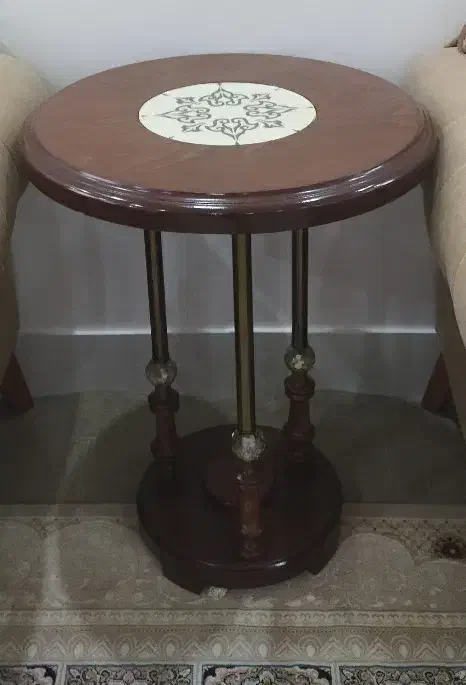 یک عدد میزکلاسیک|میز تلفن|بیرجند, |دیوار