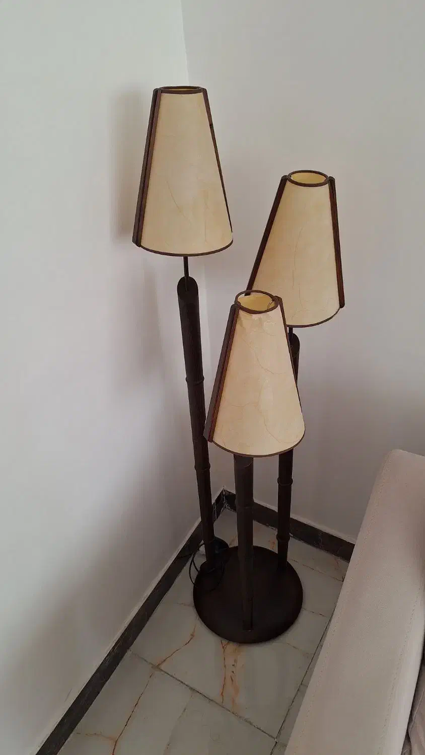 آباژور ایستاده|چراغ خواب و آباژور|لاهیجان, لیالستان|دیوار