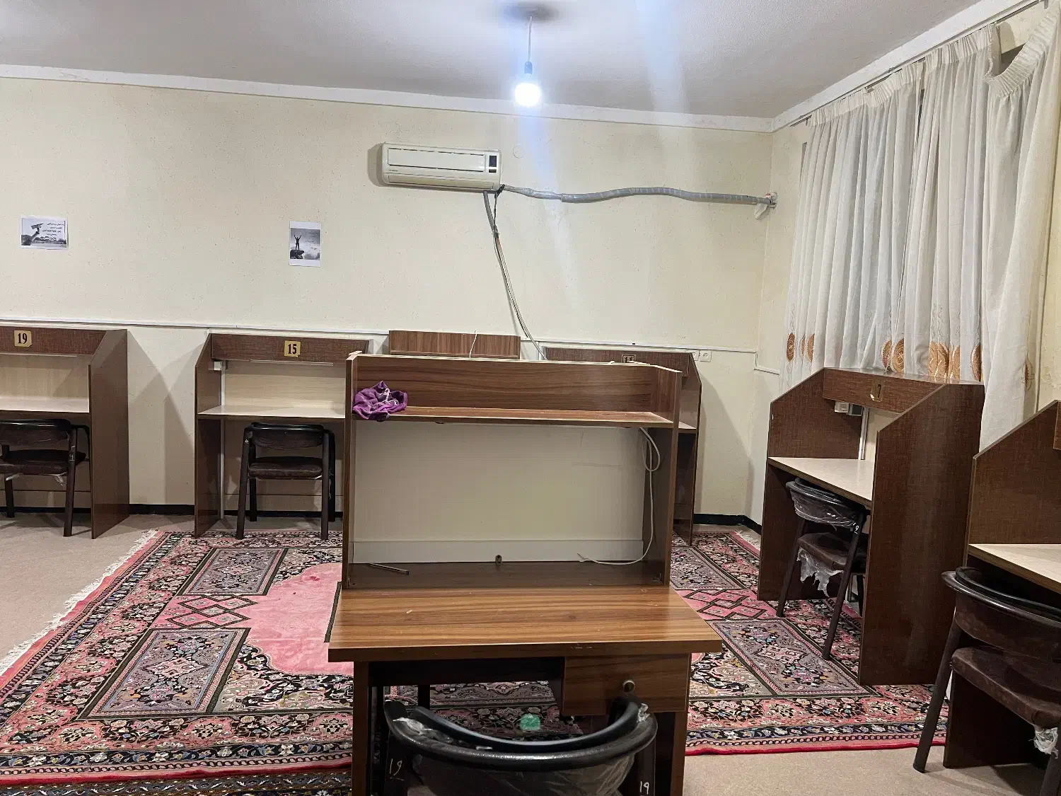 فروش به صورت عمده و جزیی تعدادی میز|میز تحریر و کامپیوتر|یاسوج, |دیوار