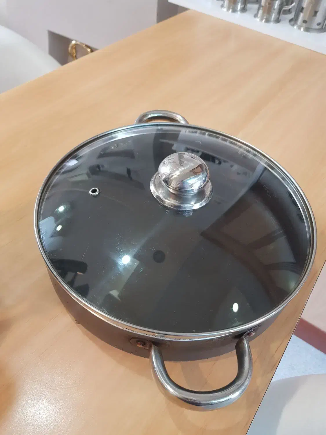 ظروف آشپزخانه|ظروف پخت‌وپز|رشت, رودباری|دیوار