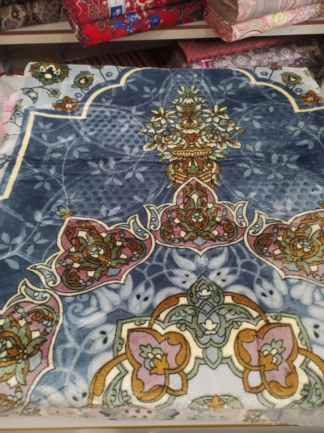 پتو فرش6متری در طرح و رنگهای متنوع فقط2300000تومان|رختخواب، بالش، پتو|یزد, |دیوار