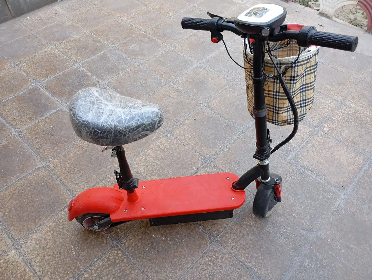 اسکوتر برقی سالم در حد نو در شهربابک|دوچرخه، اسکیت، اسکوتر|شهر بابک, |دیوار