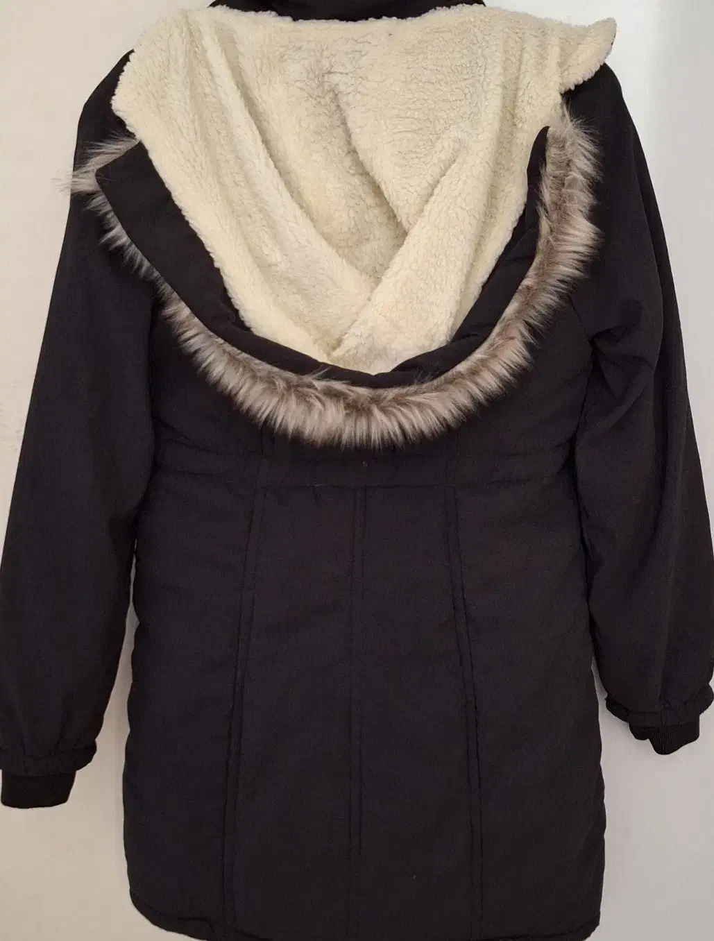 کاپشن|لباس|ایذه, |دیوار